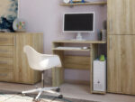 Biurko komputerowe Ergonomy w dekorze dąb sonoma z wysuwaną półką na klawiaturę, ustawione z monitorem w pokoju.